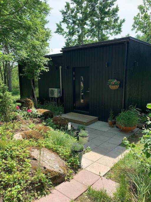 Small Cozy 3-Room House With Terrace & Large Garden Ilmandu Kültér fotó